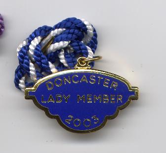 Doncaster 2003 lady.JPG (15581 bytes)